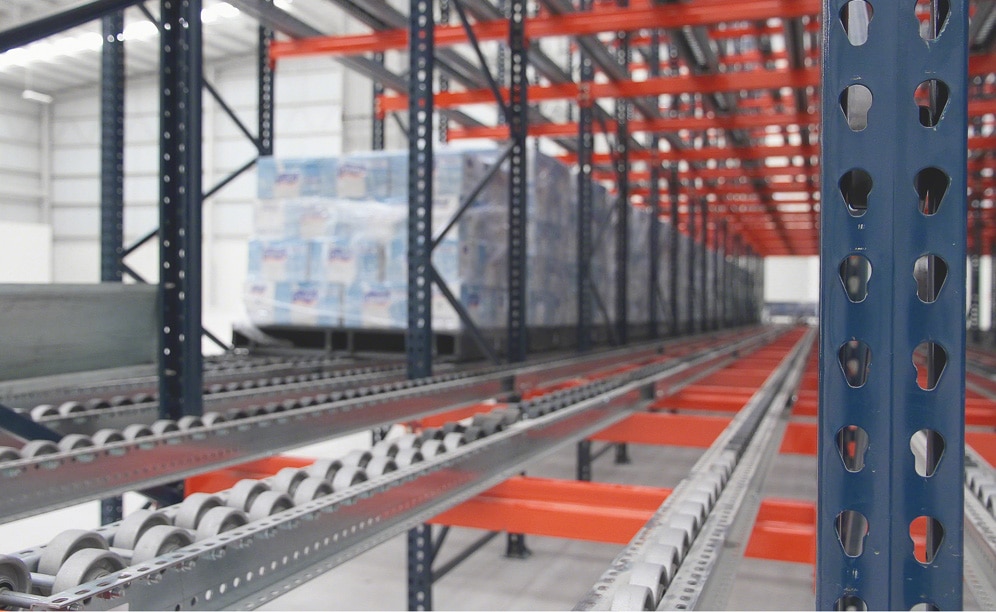 Live racking with rollers in MIYM’s warehouses in Mexico
