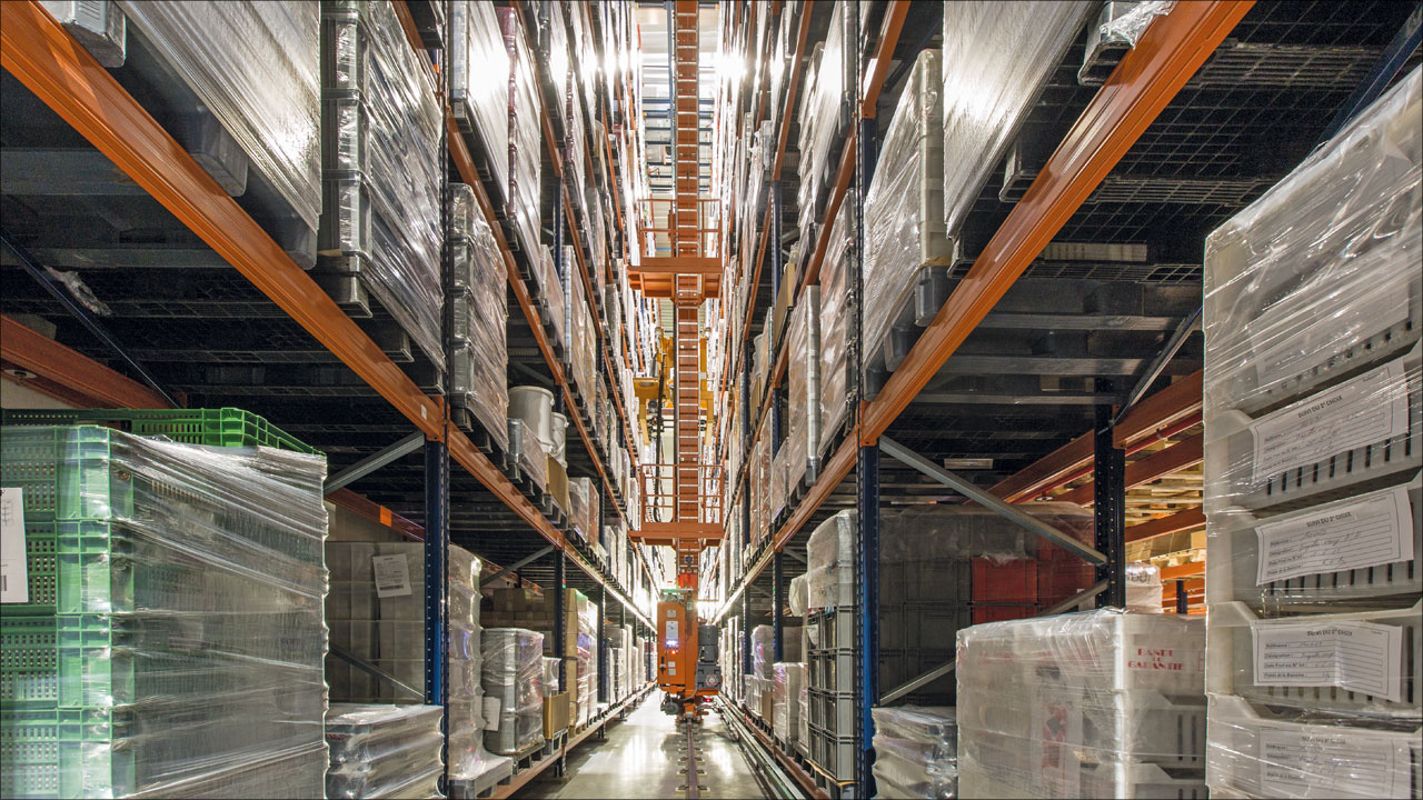 When refrigeration meets automation: a perfect warehouse match When refrigeration meets automation: a perfect warehouse match