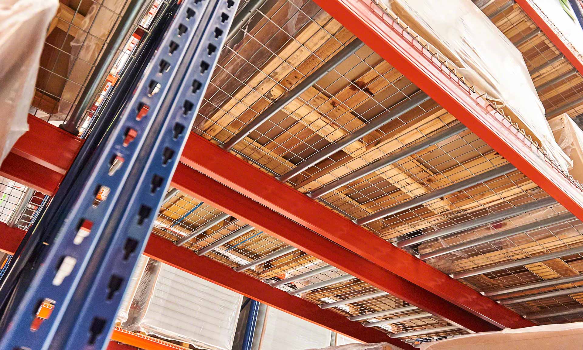 New warehouse of 3PL provider Codognotto with earthquake-proof pallet racking